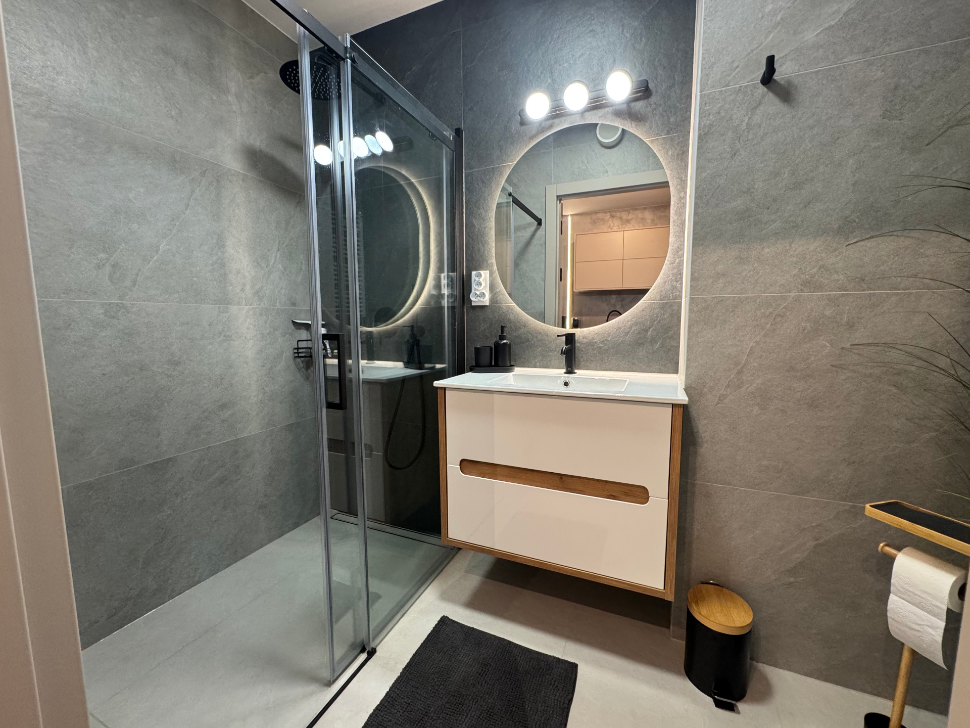 Łazienka z prysznicem walk-in